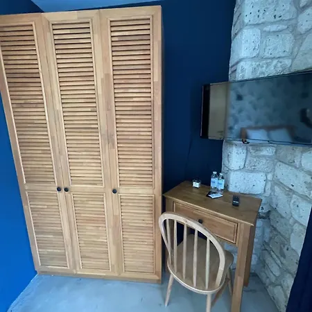 Rhea Boutique מלון *