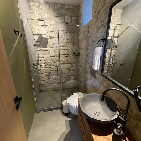 Rhea Boutique Hotel *
