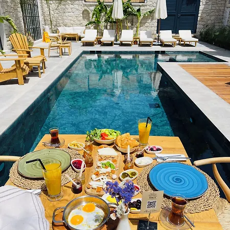 Rhea Boutique Alacati