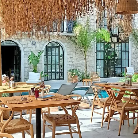 Rhea Boutique Szálloda *