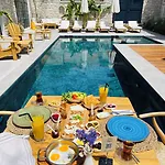 Rhea Boutique Alaçatı