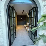 Rhea Boutique *