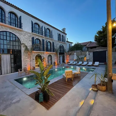 Rhea Boutique Alaçatı