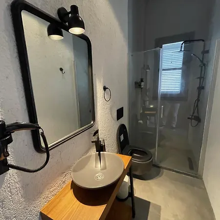 Rhea Boutique Hotel *