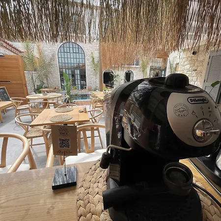 Hotel Rhea Boutique *