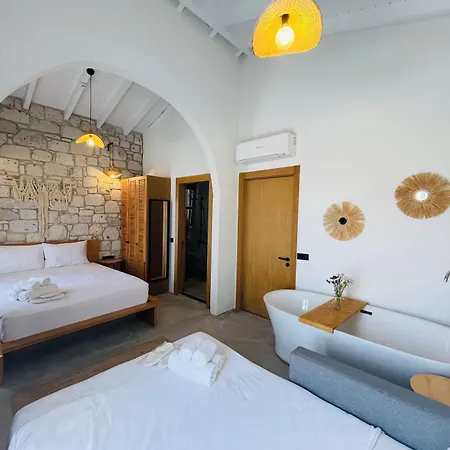 Rhea Boutique Hotel *